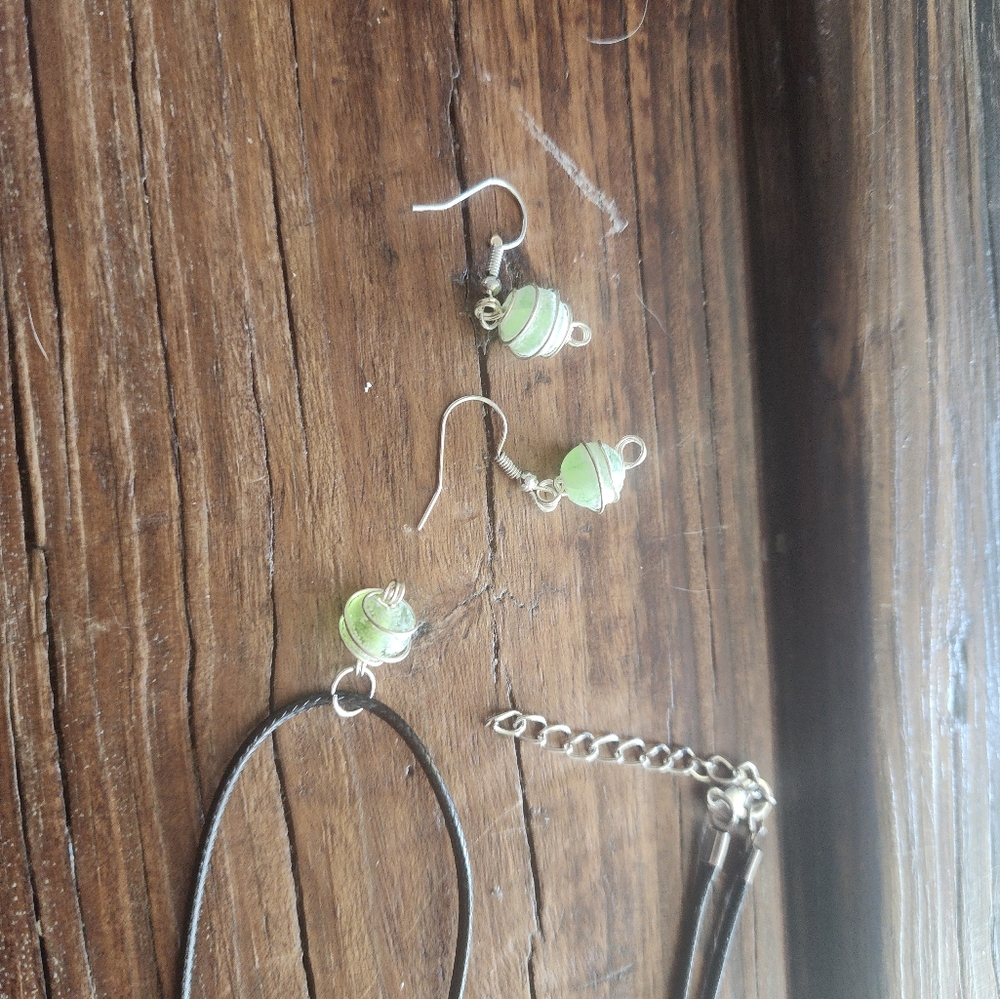 Handmade earring and necklace set
